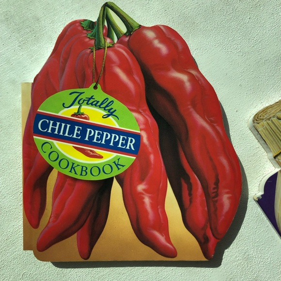 2 cookbooks - Totally Garlic Cookbook & Totally Chile Pepper Cookbook 5” x 5-6” - Picture 4 of 16